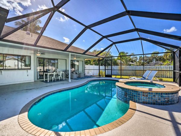 Lovely Vacation Home in Naples with Pool Sleeps Six Guests