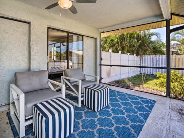 Lovely Vacation Home in Naples with Pool Sleeps Six Guests