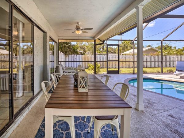 Lovely Vacation Home in Naples with Pool Sleeps Six Guests