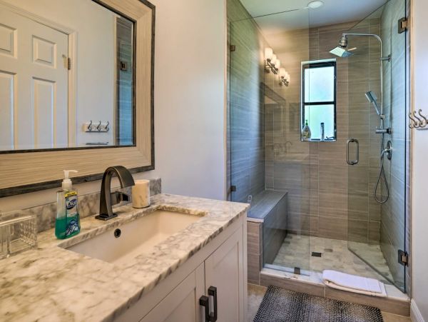 Lovely Vacation Home in Naples with Pool Sleeps Six Guests