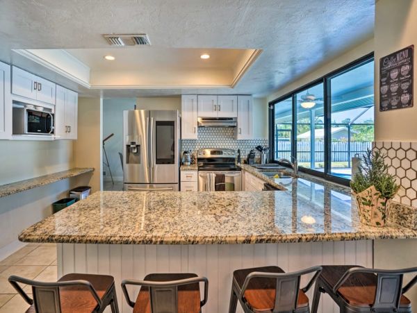 Lovely Vacation Home in Naples with Pool Sleeps Six Guests