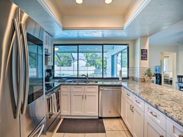 Lovely Vacation Home in Naples with Pool Sleeps Six Guests