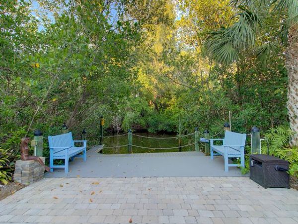 Three Bedrooms Walk to Beach Vacation Home in Sanibel