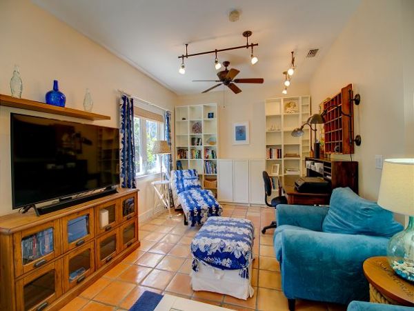 Three Bedrooms Walk to Beach Vacation Home in Sanibel