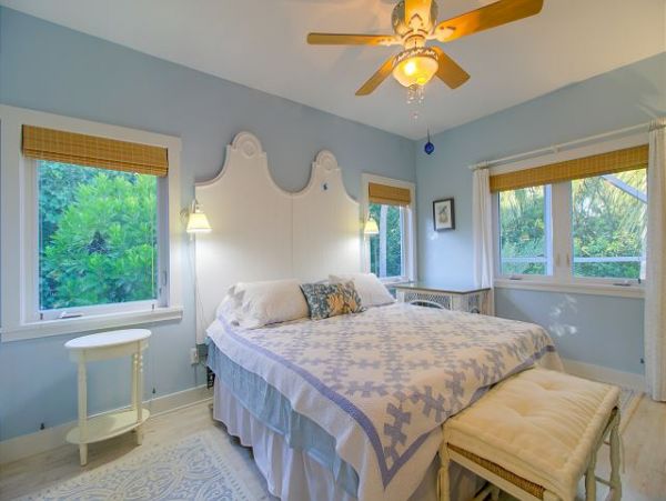 Three Bedrooms Walk to Beach Vacation Home in Sanibel