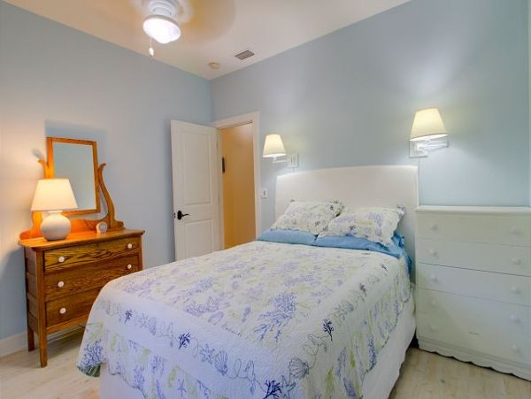 Three Bedrooms Walk to Beach Vacation Home in Sanibel