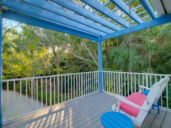 Three Bedrooms Walk to Beach Vacation Home in Sanibel