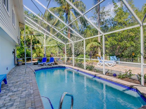 Three Bedrooms Walk to Beach Vacation Home in Sanibel