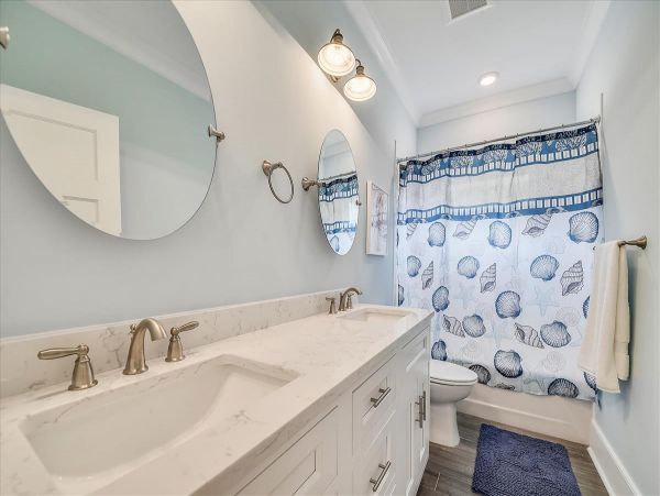 Hilton Head 5 Bedroom Home with Heated Salt Water Pool