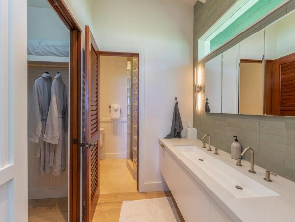 Haena Beautiful 3 Bedroom Home with Hot Tub & Great Views