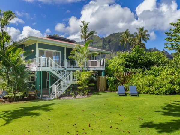 Haena Beautiful 3 Bedroom Home with Hot Tub & Great Views