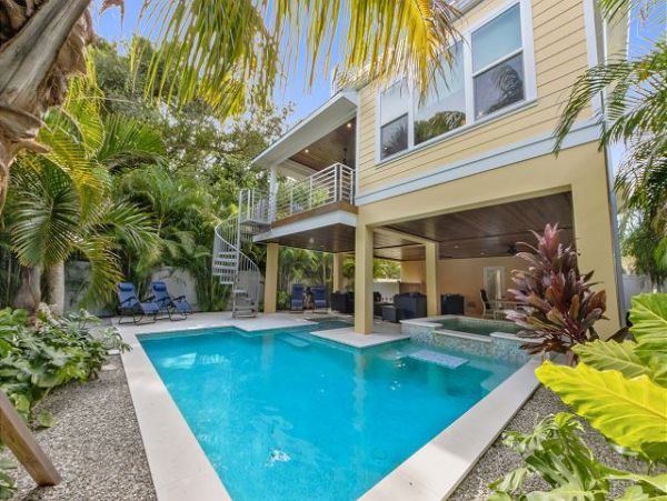 Anna Maria 4 Bedroom Rental Home Only Steps to Beach Access