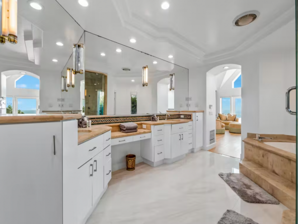Ocean Views Seven Bedrooms Vacation Home in La Jolla