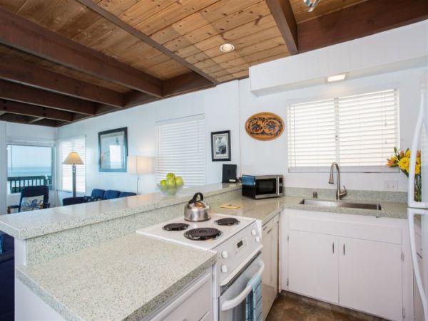 Beachfront La Jolla Vacation Condo Two Bedroom