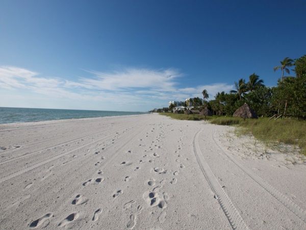 Naples Park Three Bedroom Vacation Home Sleeps Eight Guests
