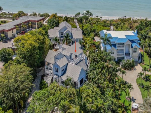Sanibel Beachfront Three Bedroom Townhome Sleeps 6 Guests