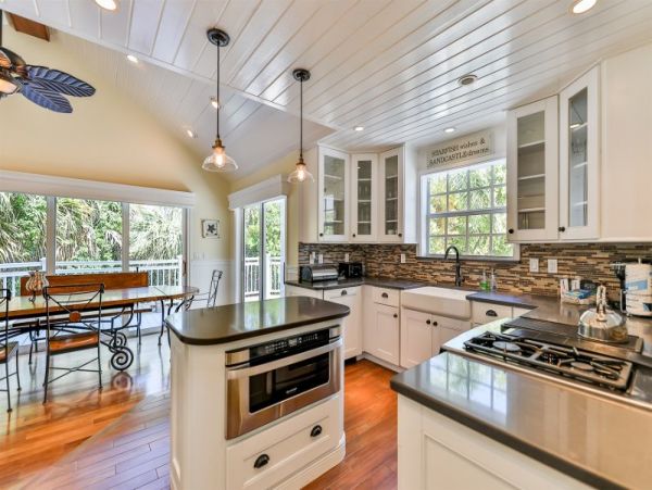 Sanibel Beachfront Three Bedroom Townhome Sleeps 6 Guests
