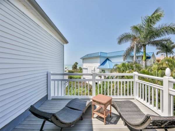 Sanibel Beachfront Three Bedroom Townhome Sleeps 6 Guests