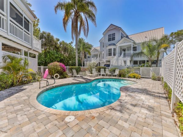 Sanibel Beachfront Three Bedroom Townhome Sleeps 6 Guests