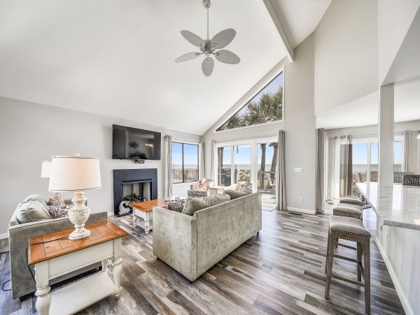 Hilton Head Four Bedroom Oceanfront Rental Sleeps 14