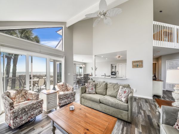 Hilton Head Four Bedroom Oceanfront Rental Sleeps 14