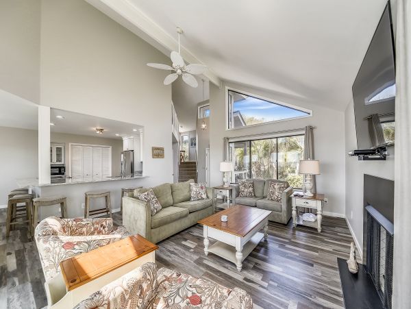 Hilton Head Four Bedroom Oceanfront Rental Sleeps 14