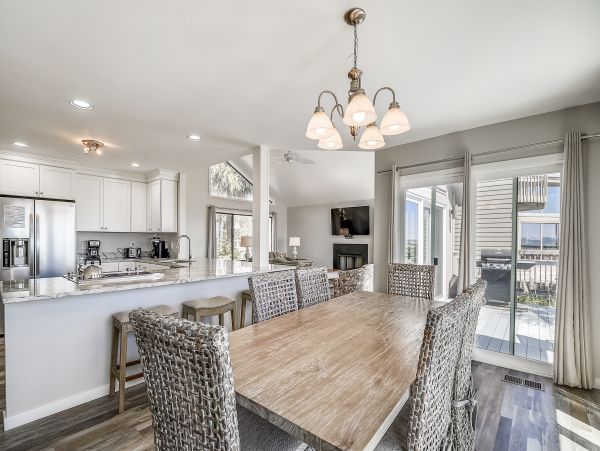 Hilton Head Four Bedroom Oceanfront Rental Sleeps 14