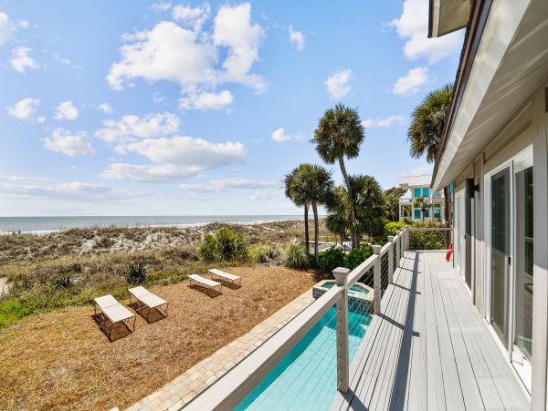Hilton Head Four Bedroom Oceanfront Rental Sleeps 14