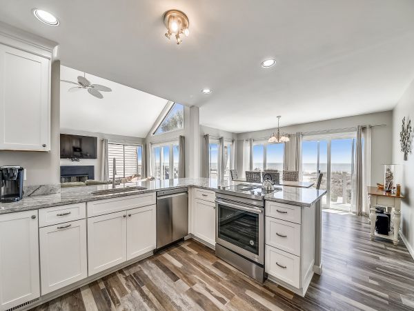 Hilton Head Four Bedroom Oceanfront Rental Sleeps 14