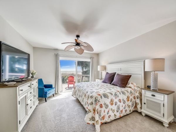 Hilton Head Four Bedroom Oceanfront Rental Sleeps 14