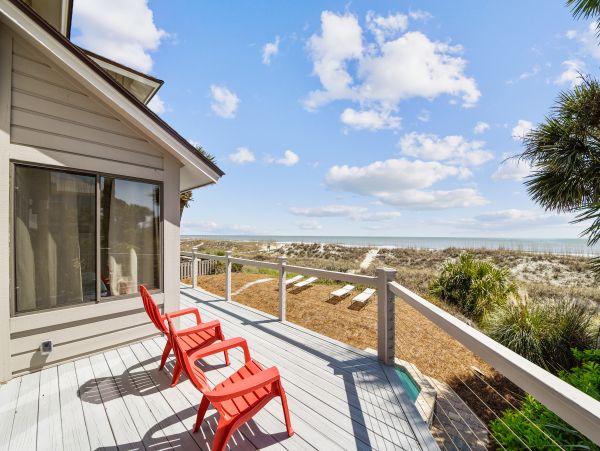 Hilton Head Four Bedroom Oceanfront Rental Sleeps 14