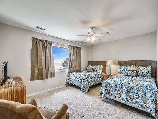 Hilton Head Four Bedroom Oceanfront Rental Sleeps 14