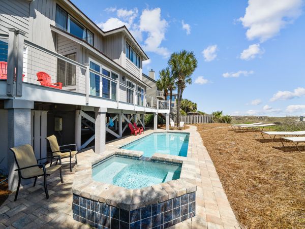Hilton Head Four Bedroom Oceanfront Rental Sleeps 14