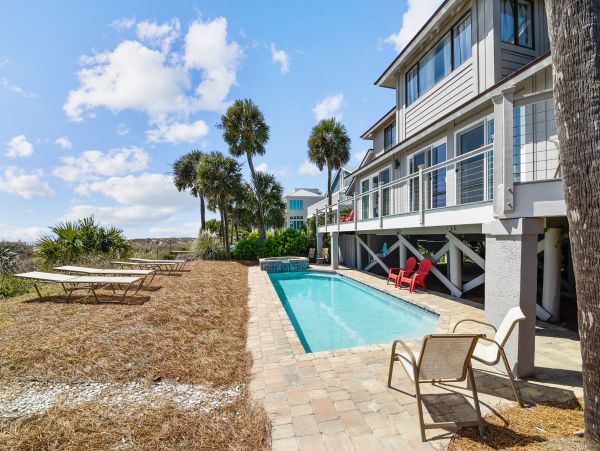 Hilton Head Four Bedroom Oceanfront Rental Sleeps 14