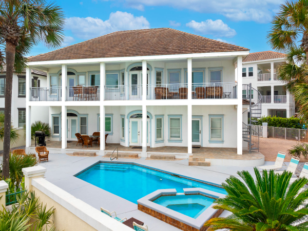 Luxurious Gulf-Front Retreat: A 5-Bedroom Oasis for 20 Guests in Miramar Beach