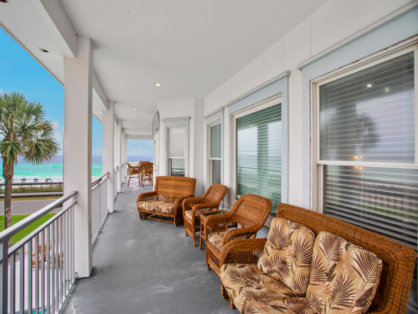 Luxurious Gulf-Front Retreat: A 5-Bedroom Oasis for 20 Guests in Miramar Beach