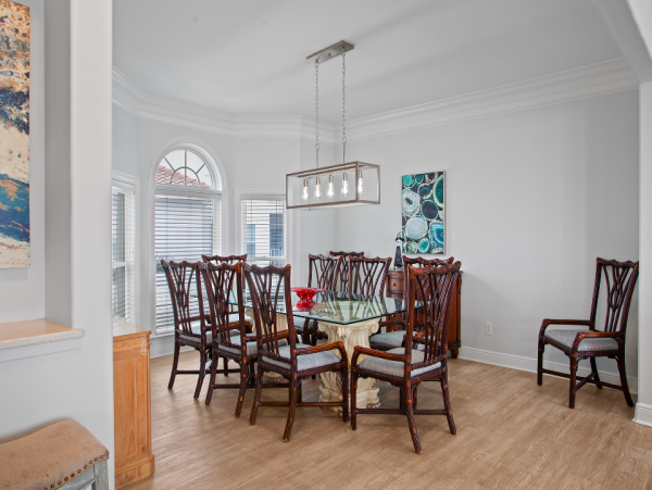 Luxurious Gulf-Front Retreat: A 5-Bedroom Oasis for 20 Guests in Miramar Beach