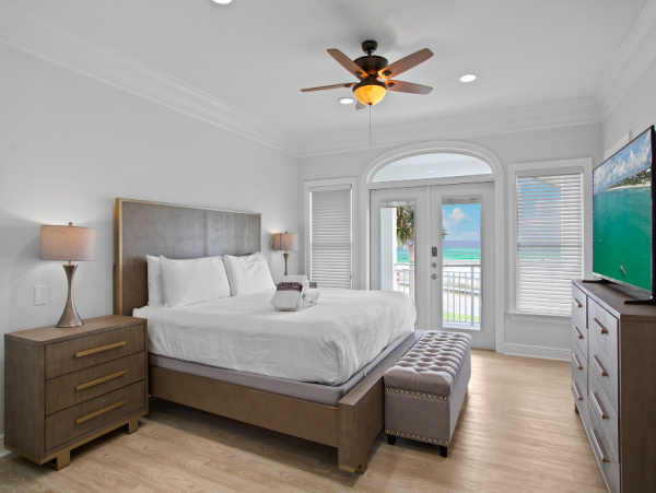 Luxurious Gulf-Front Retreat: A 5-Bedroom Oasis for 20 Guests in Miramar Beach