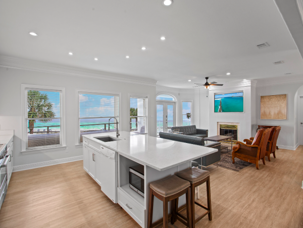Luxurious Gulf-Front Retreat: A 5-Bedroom Oasis for 20 Guests in Miramar Beach