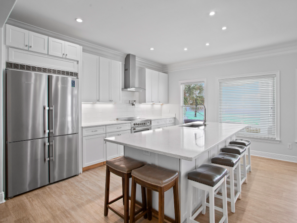 Luxurious Gulf-Front Retreat: A 5-Bedroom Oasis for 20 Guests in Miramar Beach
