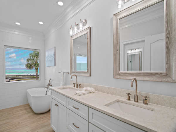 Luxurious Gulf-Front Retreat: A 5-Bedroom Oasis for 20 Guests in Miramar Beach