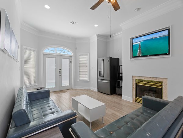 Luxurious Gulf-Front Retreat: A 5-Bedroom Oasis for 20 Guests in Miramar Beach