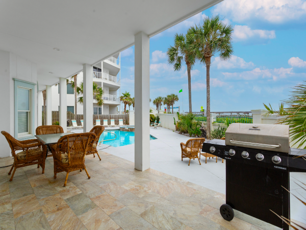 Luxurious Gulf-Front Retreat: A 5-Bedroom Oasis for 20 Guests in Miramar Beach