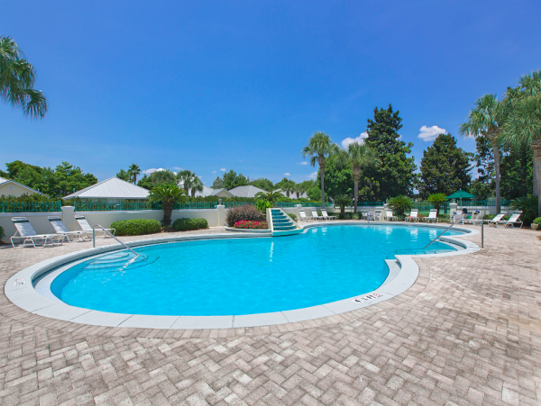 Luxurious Gulf-Front Retreat: A 5-Bedroom Oasis for 20 Guests in Miramar Beach