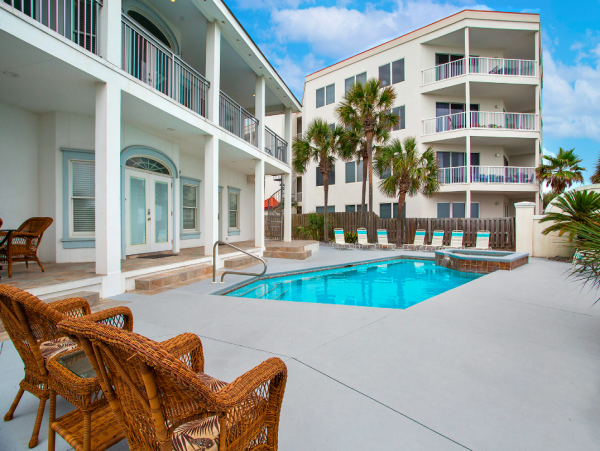 Luxurious Gulf-Front Retreat: A 5-Bedroom Oasis for 20 Guests in Miramar Beach