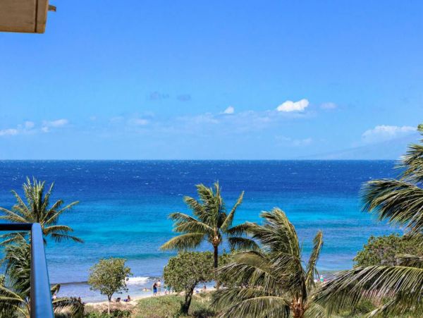 Beautiful Kaanapali Condo Beachside with Ocean Views