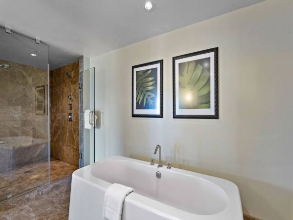 Beautiful Kaanapali Condo Beachside with Ocean Views