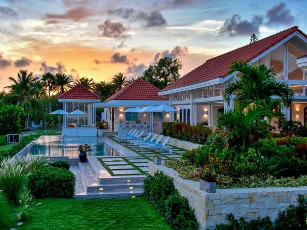 Antigua Barbuda Home 1001422