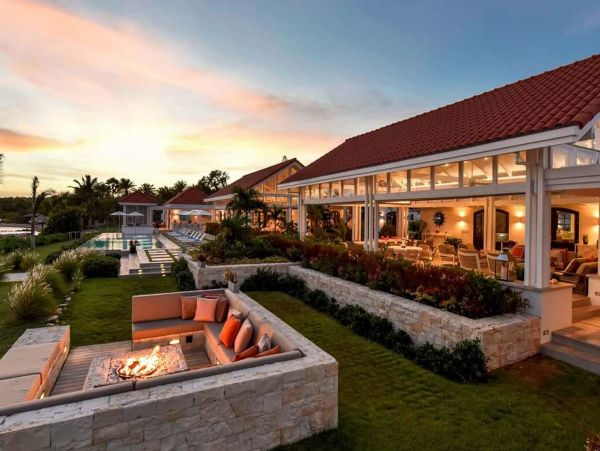 Antigua Barbuda Home 1001422