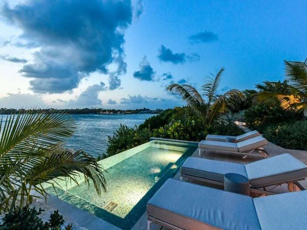 Antigua Barbuda Home 1001425